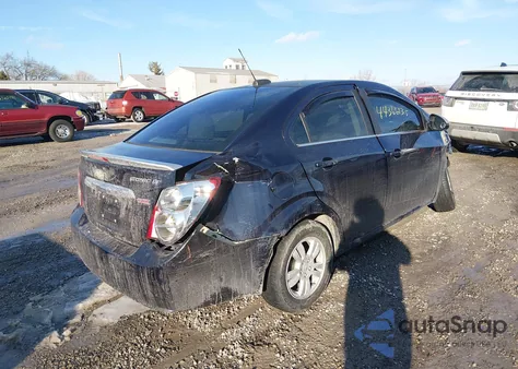 2015 Chevrolet Sonic Lt Auto z USA, uszkodzony, nr VIN 1G1JC5SB9F4181956